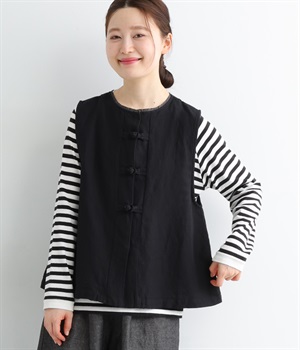 【tukuroi by SUN VALLEY】コットンリネン　チャイナ釦ベスト(クロ-ONESIZE)