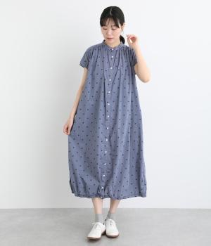 コットンローン総柄刺繍ドット柄日本製品染ワンピース(スモークブルー-ONESIZE)