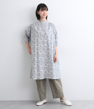 コットン平織総柄プリント　6分袖ワンピース(ライトブルー-ONESIZE)