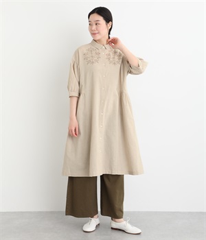 【tukuroi by SUN VALLEY】コットンリネン平織　モチーフ刺繍6分袖ワンピース(キナリ-ONESIZE)