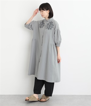 【tukuroi by SUN VALLEY】コットンリネン平織　モチーフ刺繍6分袖ワンピース(ミストブルー-ONESIZE)