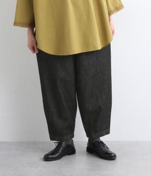 コットン甘織デニム　テーパードパンツ(クロ-F)