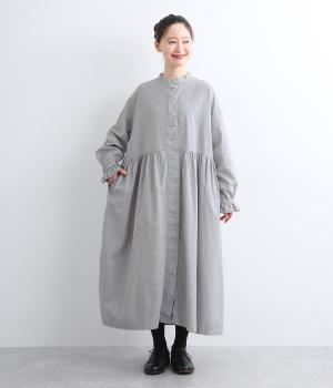 【tukuroi by SUN VALLEY】コットンリネン平織日本製品染　ギャザーワンピース(ミストグレー-F)