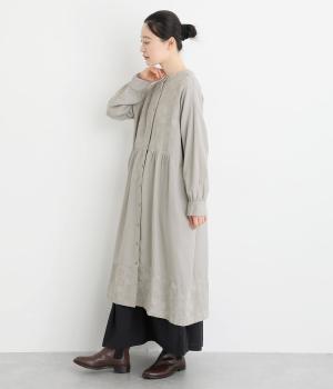【tukuroi by SUN VALLEY】コットンリネンツイルボタニカル刺繍前後2wayワンピース(アンティークグレー-F)