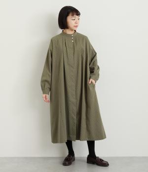 ポリエステルツイルドットプリント長袖ワンピース(カーキ-F)
