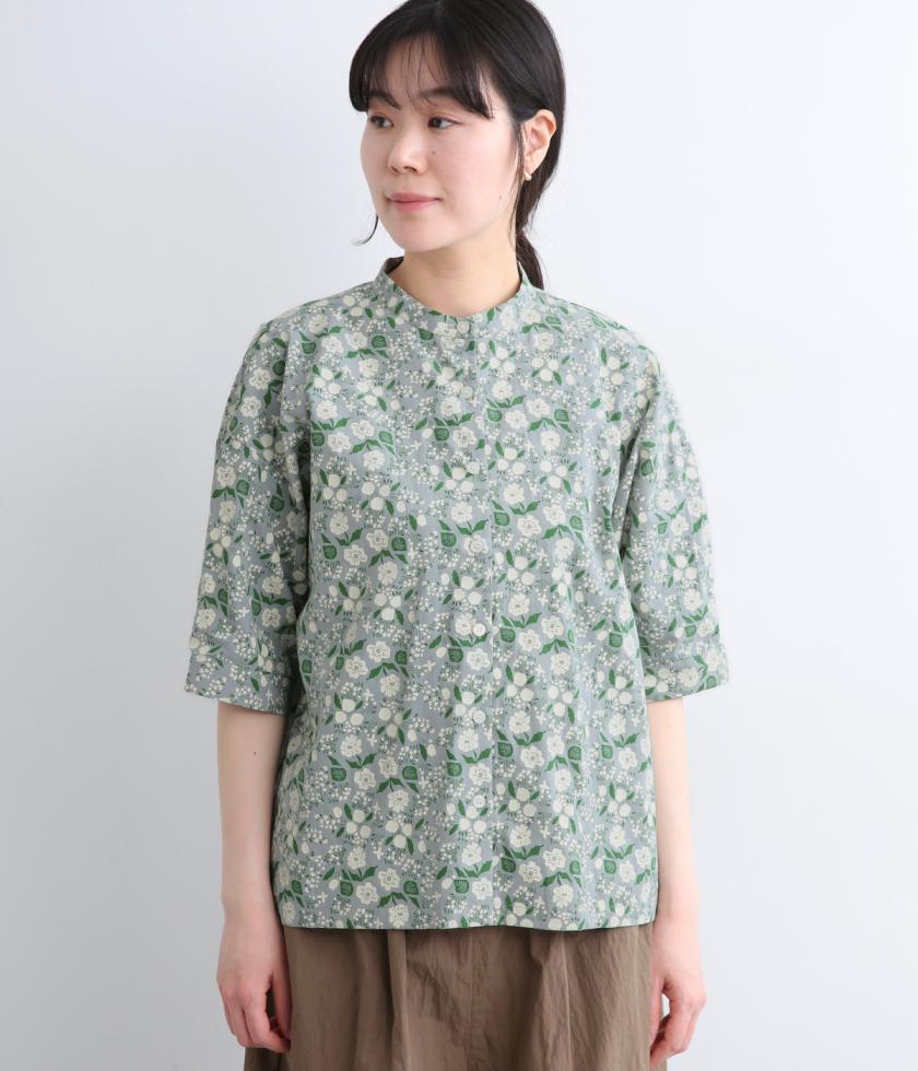 コットン平織 総柄プリント　バンドカラーブラウス