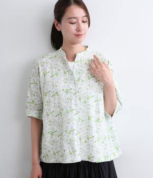 コットン平織 総柄プリント　バンドカラーブラウス(オフシロ-F)