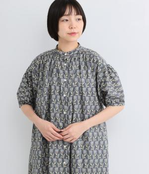 コットンローンボタニカルプリントギャザーワンピース(グレーネイビー-M)