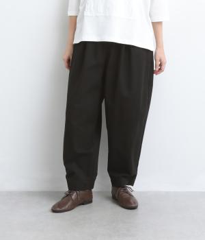 コットンドビークロス　テーパードパンツ(クロ-M)