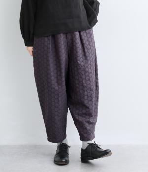 【tukuroi by SUN VALLEY】レーヨン混コットンリネン平織総柄刺繍パンツ（グレー・M）