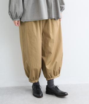 コットンツイル日本製品染　裾ギャザーパンツ（キャメル・M）