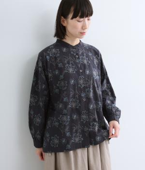 【tukuroi by SUN VALLEY】コットンリネン平織総柄刺繍ブラウス(ネイビー-M)