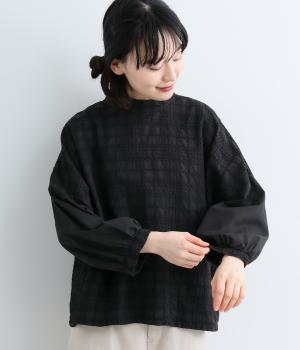 チェック織柄×コットンローン　ハイネックブラウス（クロ・M）