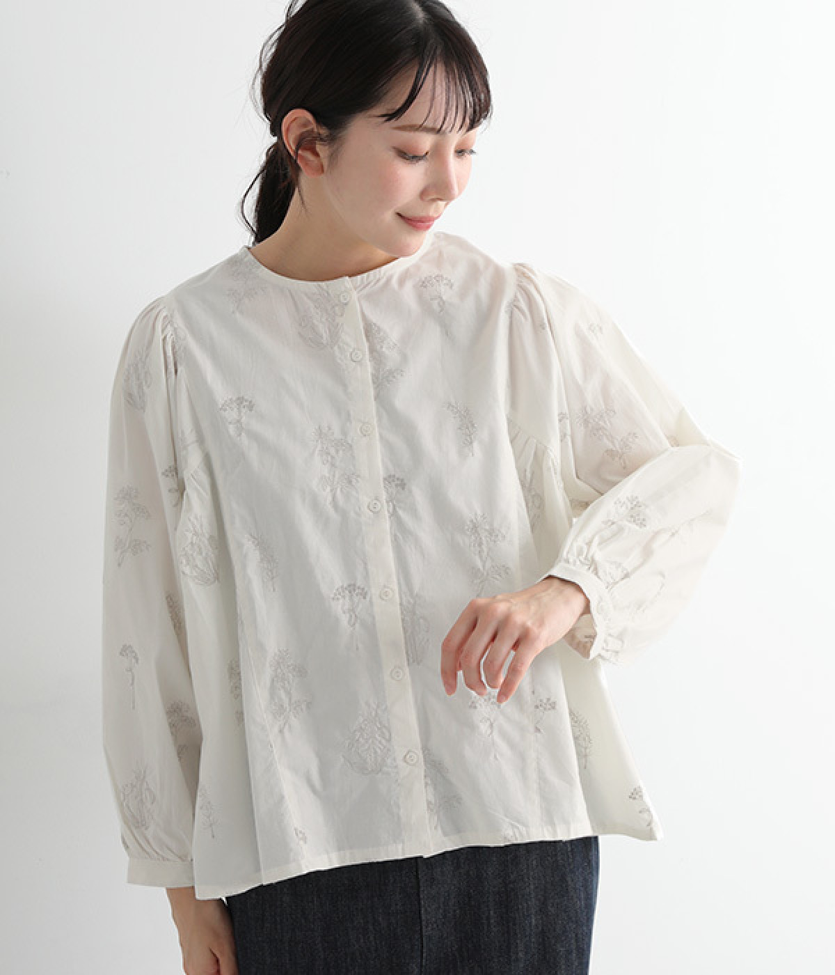 フラワーベッド前開きプルオーバー(ホワイト-ONESIZE)