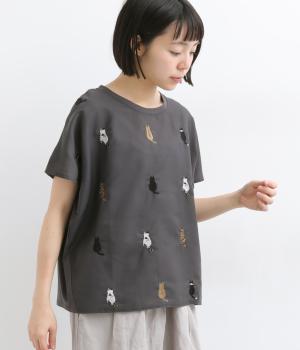 刺繍プルオーバーネコノセナカ