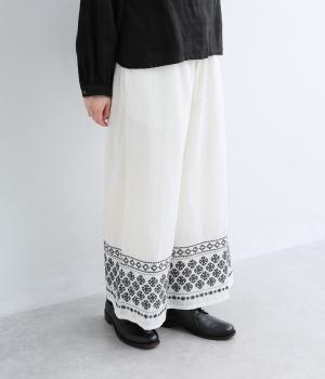 フラワークリスタル刺繍パンツ（アイボリー・F）