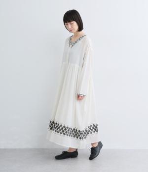 フラワークリスタル刺繍ワンピース（アイボリー・F）