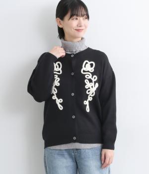 フラワーモチーフ刺繍風ニットカーディガン(ブラック-F)