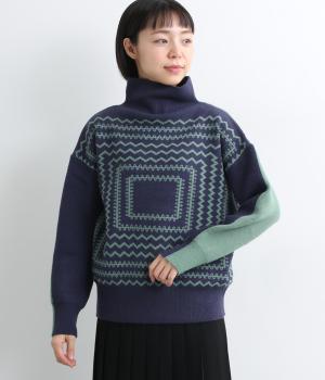 前後リバーシブルジオメトリック柄ハイネックワイドニット(ネイビー-F)