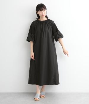 バルーン袖シャーリングゴムネック後ろボタンワイドワンピース(ブラック-ONESIZE)