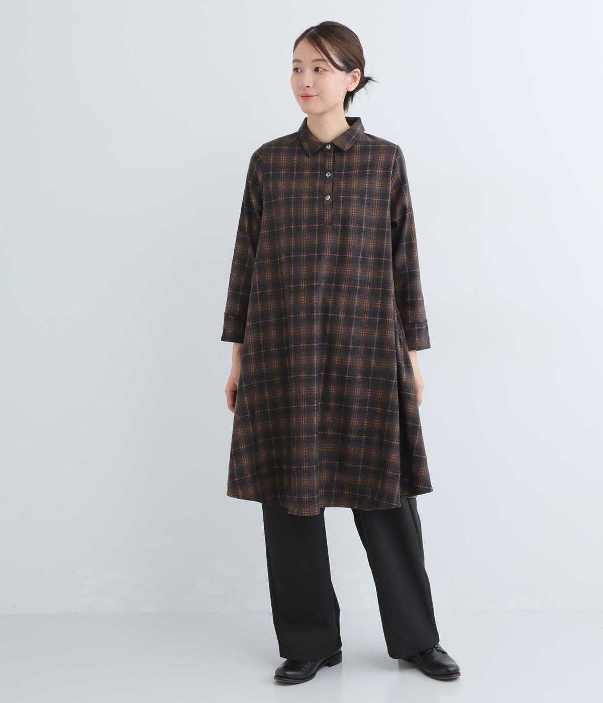 ネルタータンチェッククロス襟付フレアーワンピース(チャコール-F)