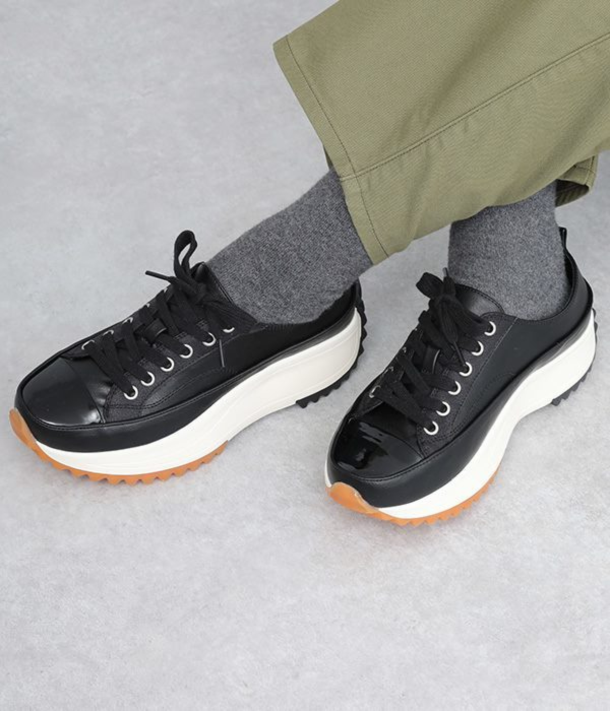 ボリュームソール　レースアップスニーカー(ブラック-230)