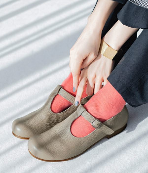 Tストラップシューズ