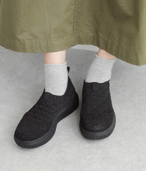 キルティング　スリッポンスニーカー(ブラック-L)