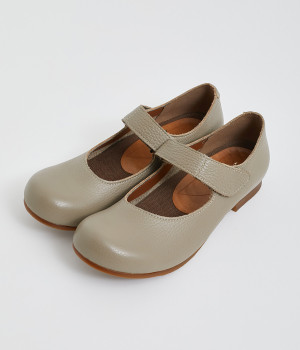 ストラップシューズ