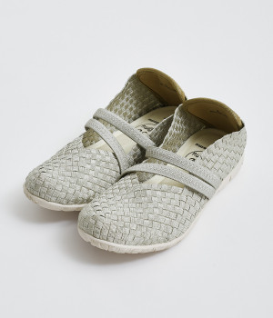 Vカットメッシュ　ストラップシューズ