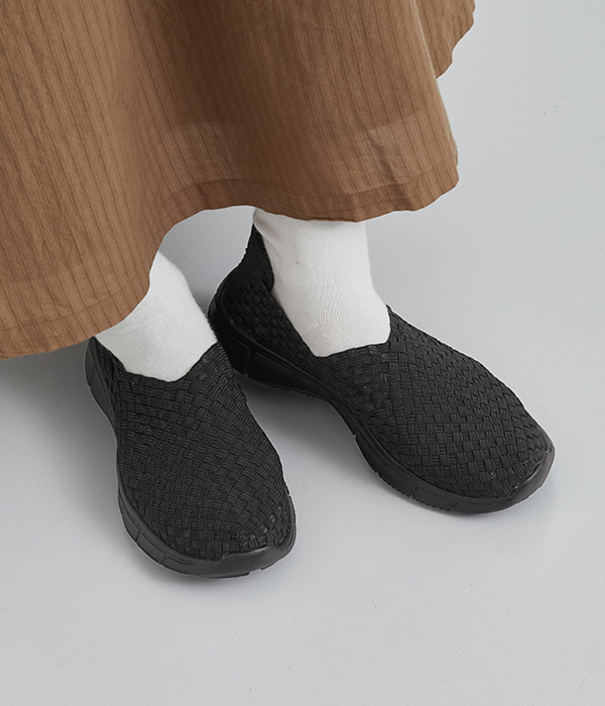 メッシュ　スリッポンスニーカー(ブラック×ブラックラメ-220)