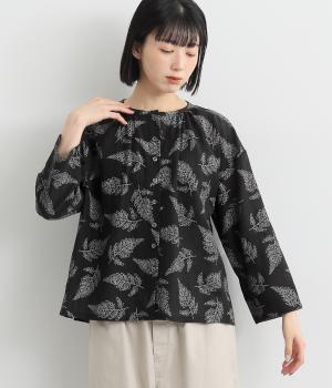 ラインリーフ幅広ブラウス(クロ-F)