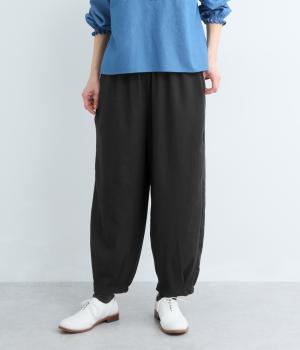 裾タックカーブパンツ(クロ-F)