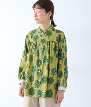 ＜アーティストコラボ　マツモトヨーコ＞コットン先染めシャンブレー「冬から春へ」「春の野にて」プリントブラウス(マスタード-F)