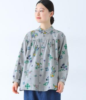 ＜アーティストコラボ　マツモトヨーコ＞コットン先染めシャンブレー「冬から春へ」「春の野にて」プリントブラウス(杢グレー-F)