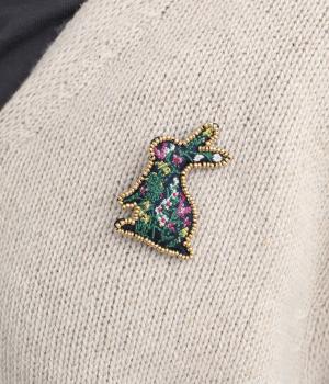 刺繍ブローチ｢ウサギ｣(ネイビー-F)