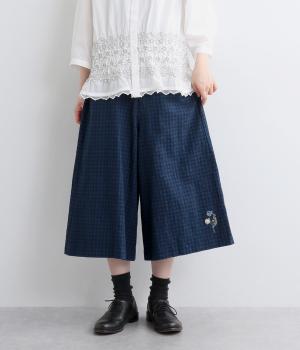 フラワーワンポイント刺繍 コットンブロークンドビーチェックガウチョパンツ(ネイビー-M)