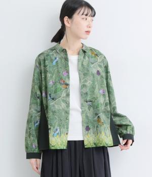 SUPER HAKKA×サクマ ユウコ ｢ある日の森の街｣/｢この葉の青い鳥｣プリントシャツブラウス(グリーン-F)