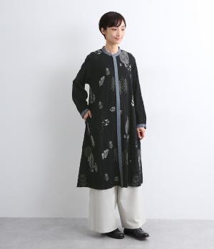 SUPER HAKKA×保坂優子 先染めコットンシャーリング｢森と暮らす｣刺繍シャツワンピース(ブラック-F)
