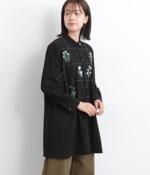 コットンサンドウォッシュ ボタニカルウィンドウ刺繍チュニックシャツ(ブラック-F)