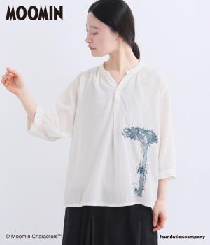<Moominコラボ>コットンボイルワッシャー「ムーミン谷の夏まつり」刺繍プルオーバー(オフホワイト-F)