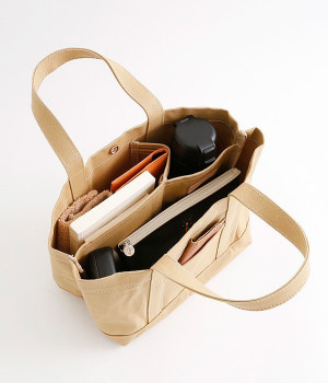 整頓上手なキャンバストート