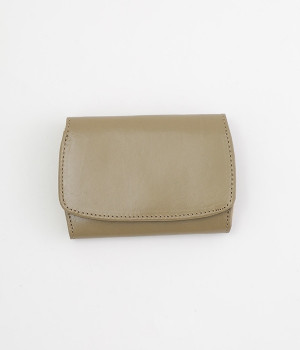 フラップ二つ折り財布