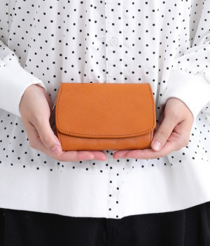 フラップ二つ折り財布(ブラウン-ONESIZE)