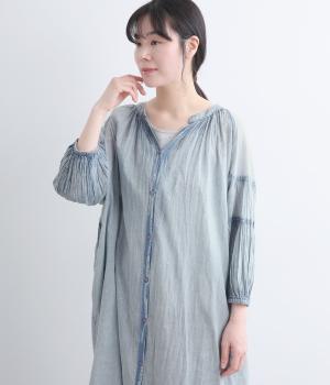 コットンボイスアシッドウォッシュギャザー7分袖ワンピース