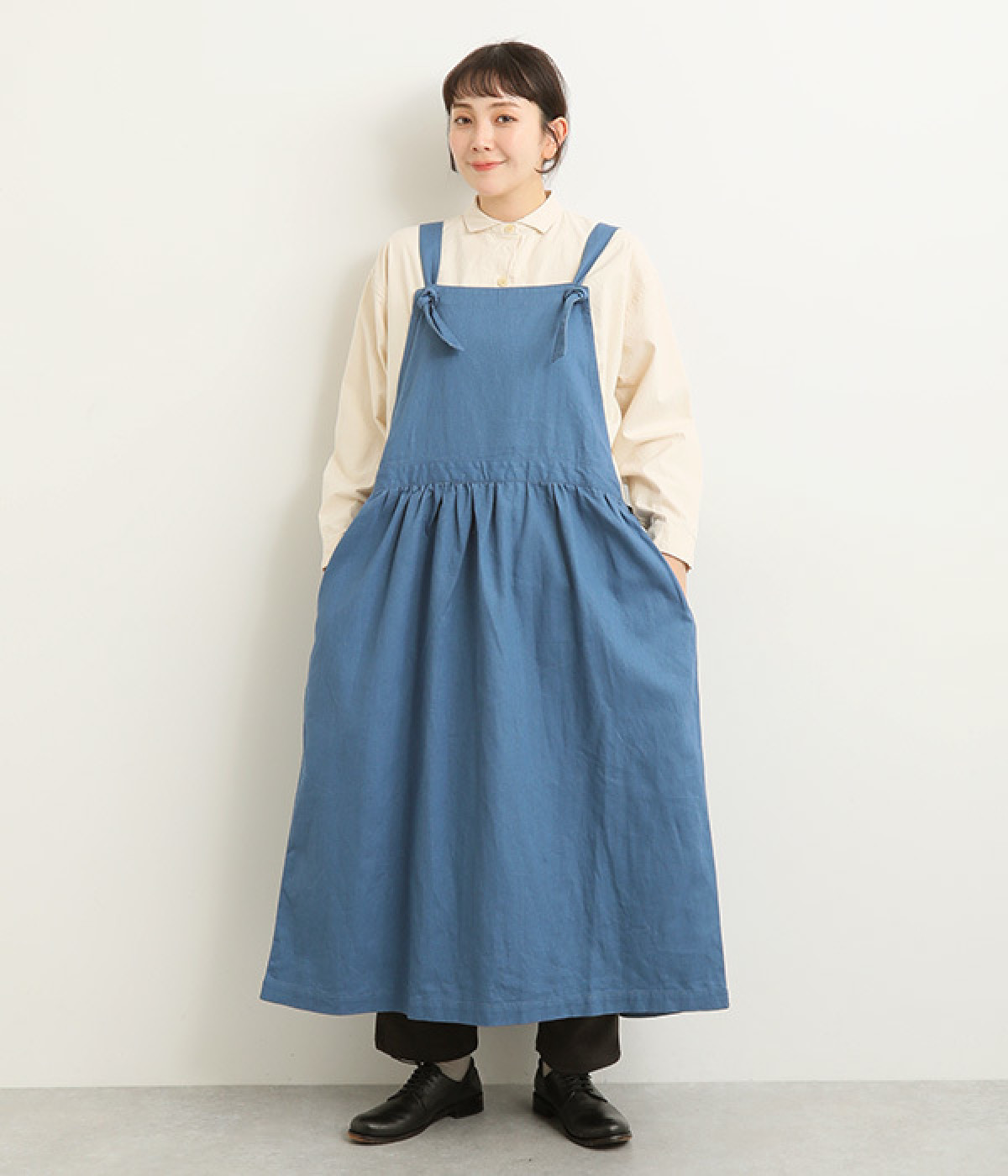 コットンリネンヴィンテージツイルエプロンドレス(ブルー-ONESIZE)