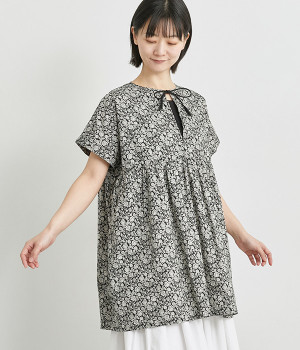 コットンフラワー柄ギャザー切替プルオーバー(ブラック-ONESIZE)