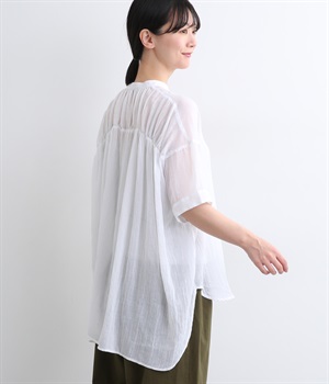 コットン混バンドカラー後ろギャザーシャツ(ホワイト-ONESIZE)