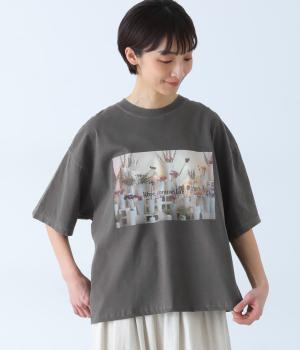 ピグメント　フラワーショップフォトプリント　Tシャツ(チャコール-F)