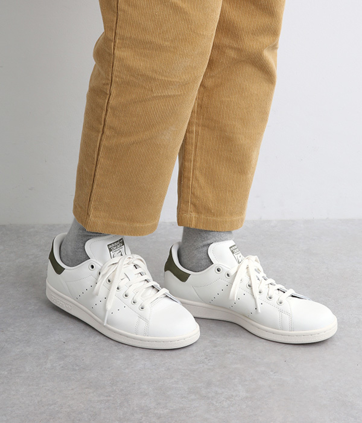 STAN SMITH(コアホワイト/コアホワイト/オリーブストレータ-245)
